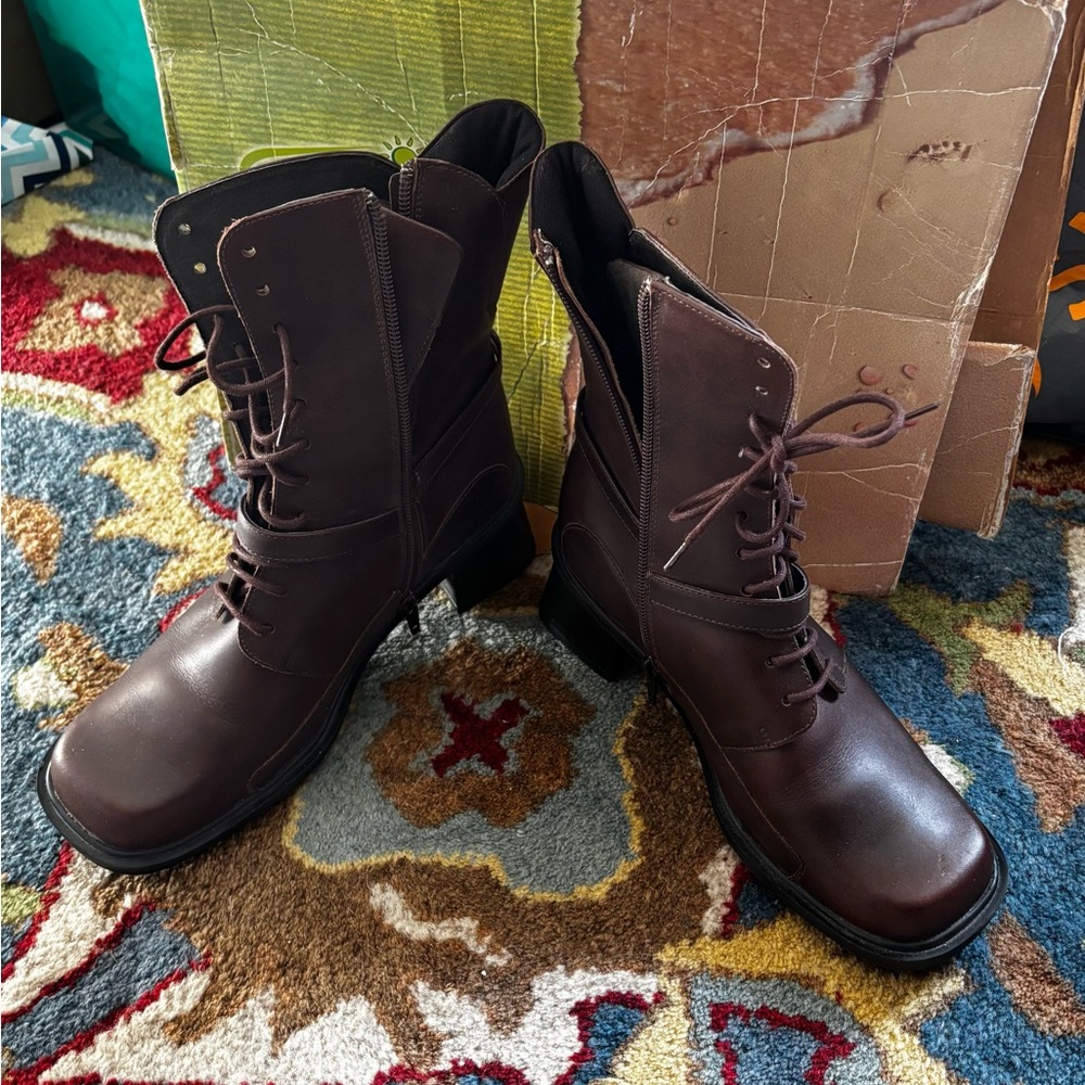 Naot Women's Dark Brown Lace Up Boots. New.